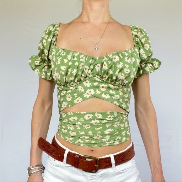 Floral Daisy printed crop top fits L green ties on the back woman’s - Picture 6 of 14